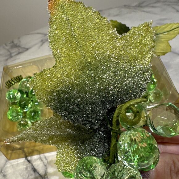 4 NEW Vintage Acrylic Faceted Green Ombré Grapes Cluster Decor Sugared Leaves - Picture 11 of 13